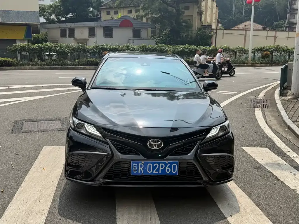 Toyota Camry — фото 3