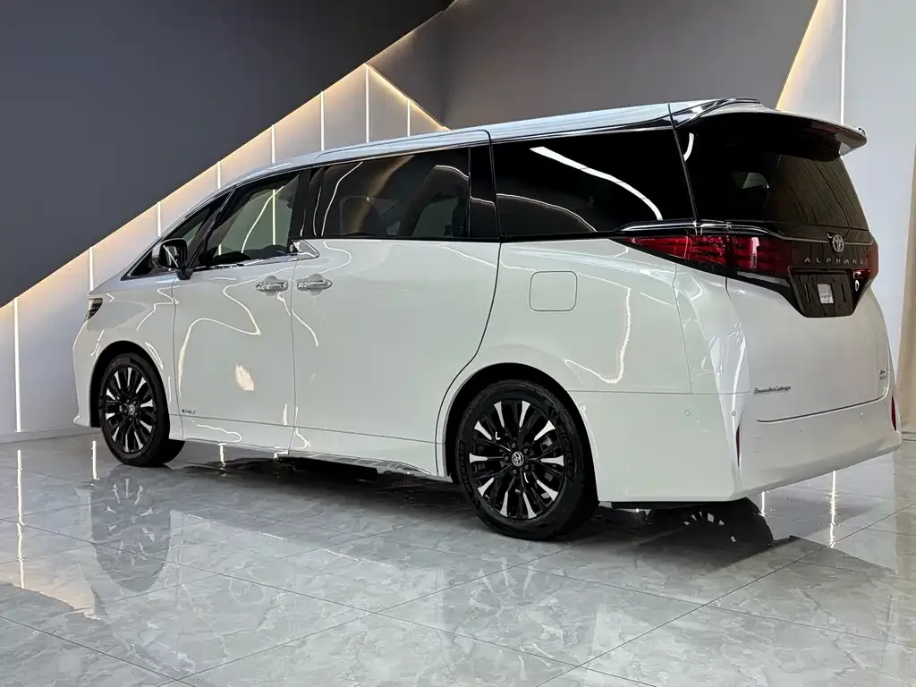 Toyota Alphard — фото 4