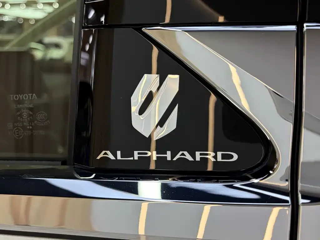 Toyota Alphard — фото 5