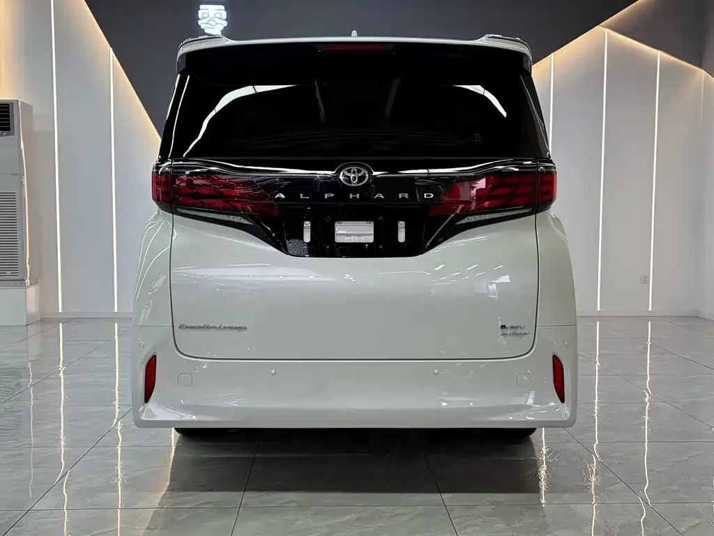 Toyota Alphard — фото 10