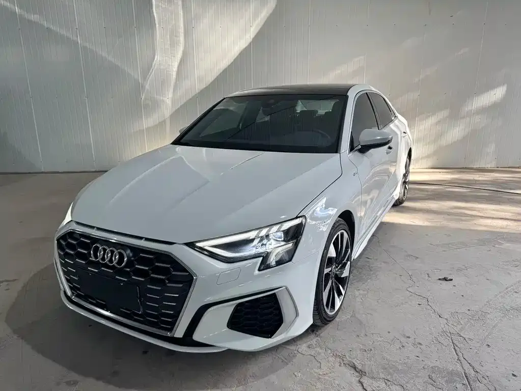 Audi A3 — фото 1