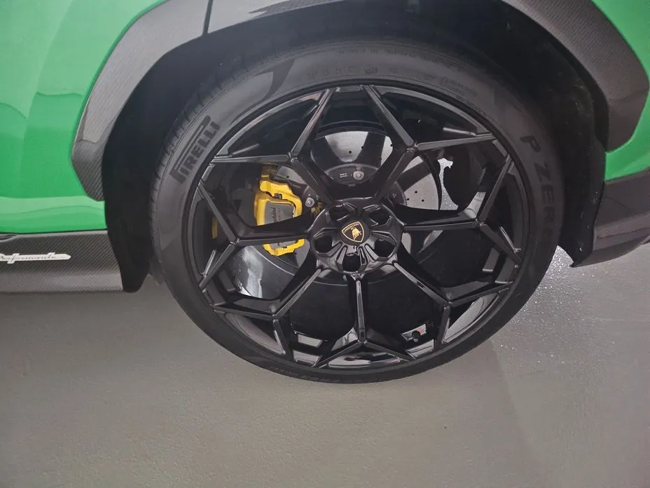 Lamborghini Urus — фото 10