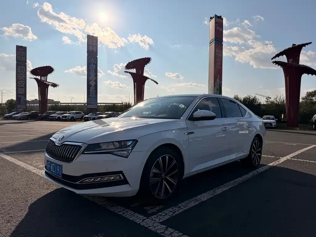 Skoda Superb — фото 1