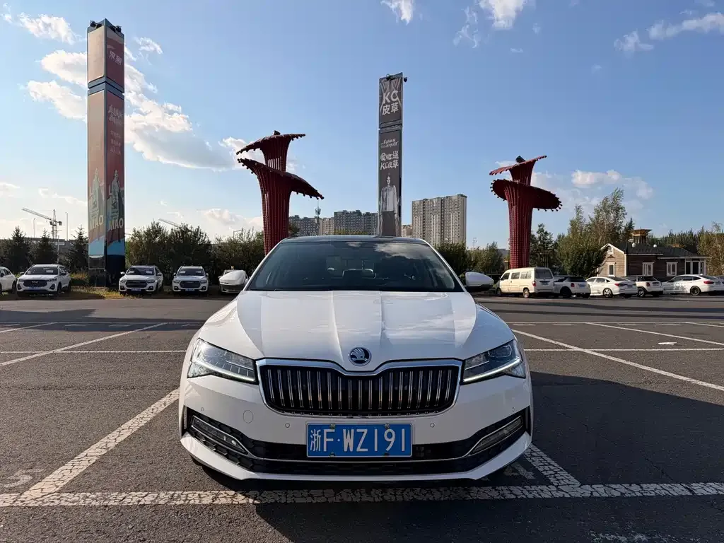 Skoda Superb — фото 10