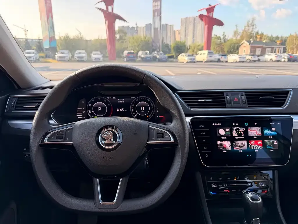Skoda Superb — фото 2
