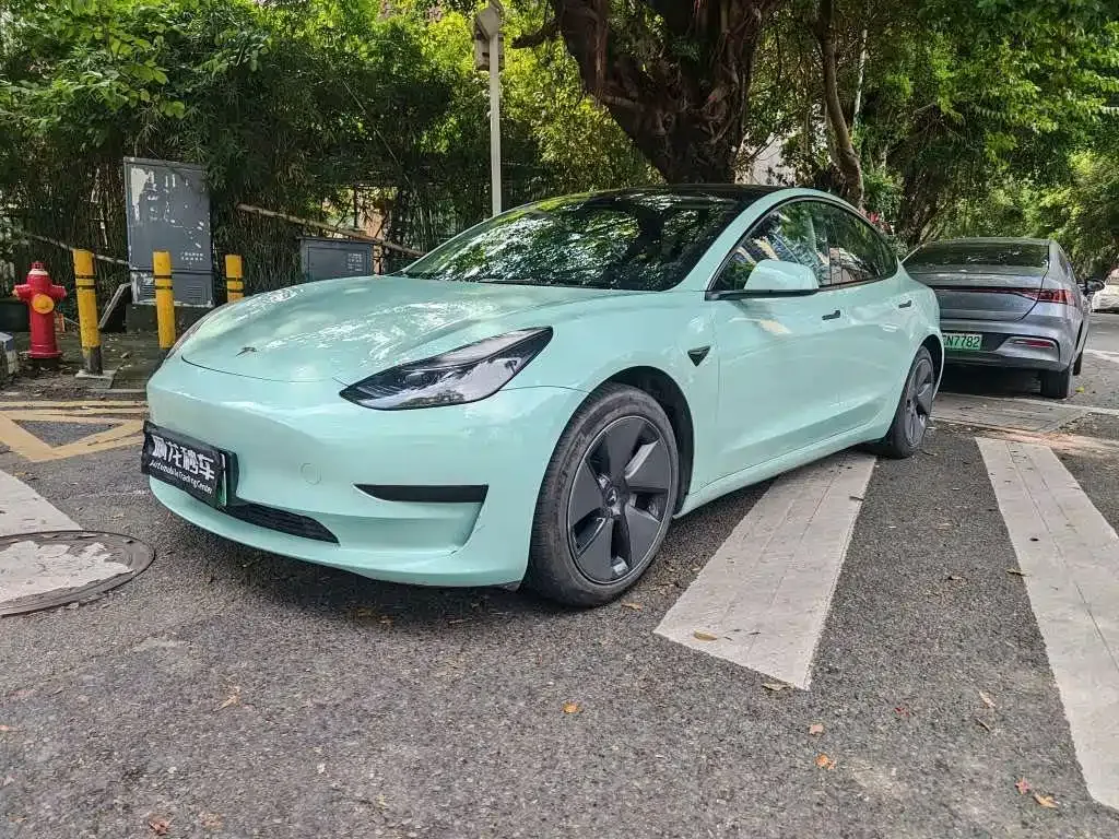 Tesla Model 3 — фото 1