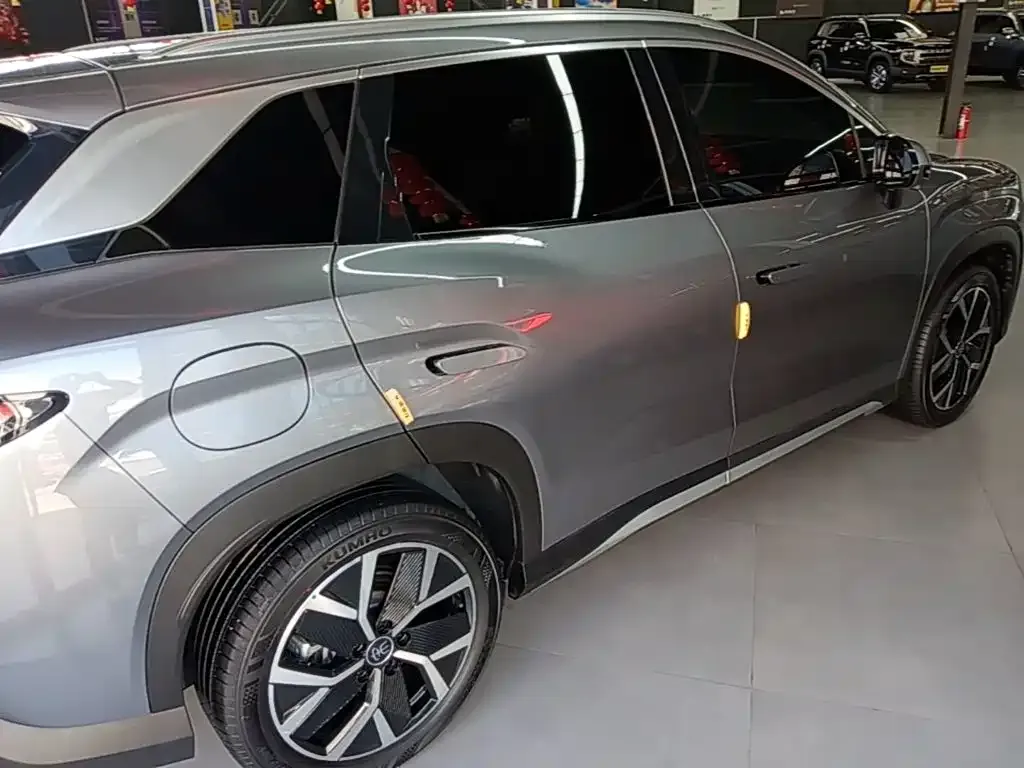 BYD L DM-i — фото 9