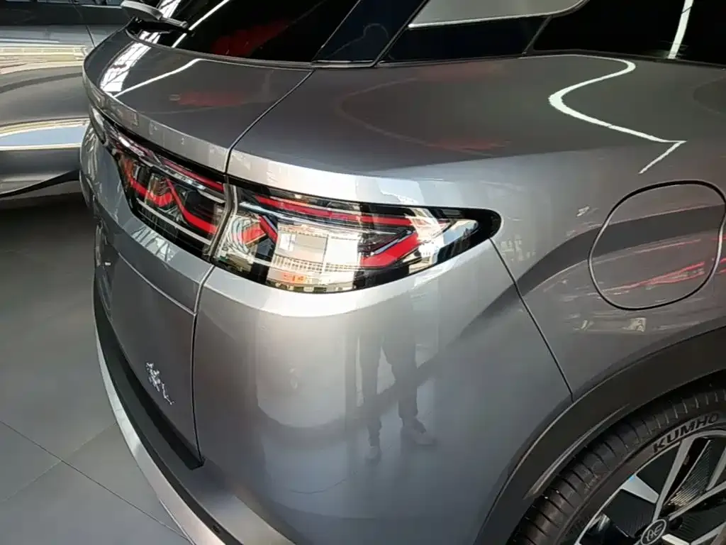 BYD L DM-i — фото 6