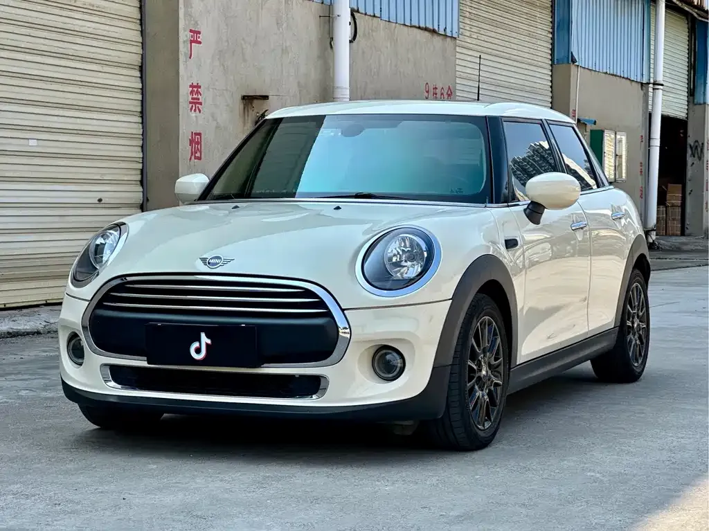 MINI Cooper (3-door) — фото 1