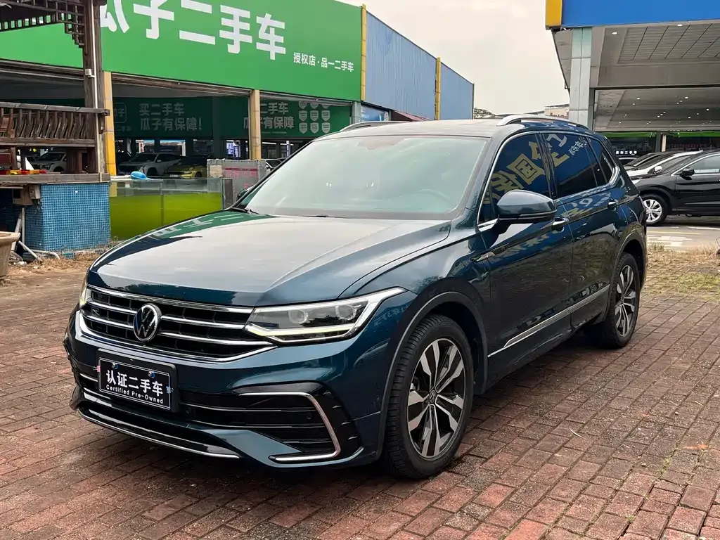Volkswagen Tiguan L — фото 1
