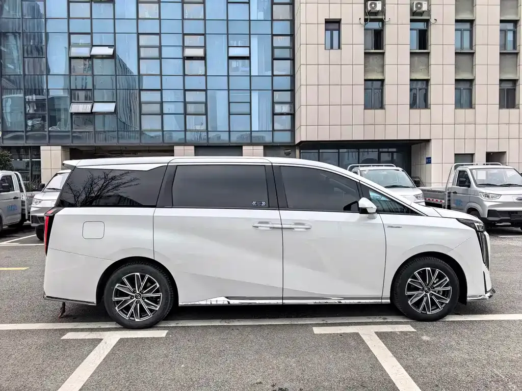 GAC Motor Trumpchi M8 — фото 8