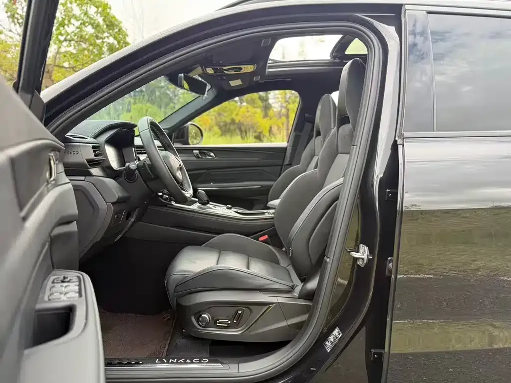Lynk & Co 01 — фото 2