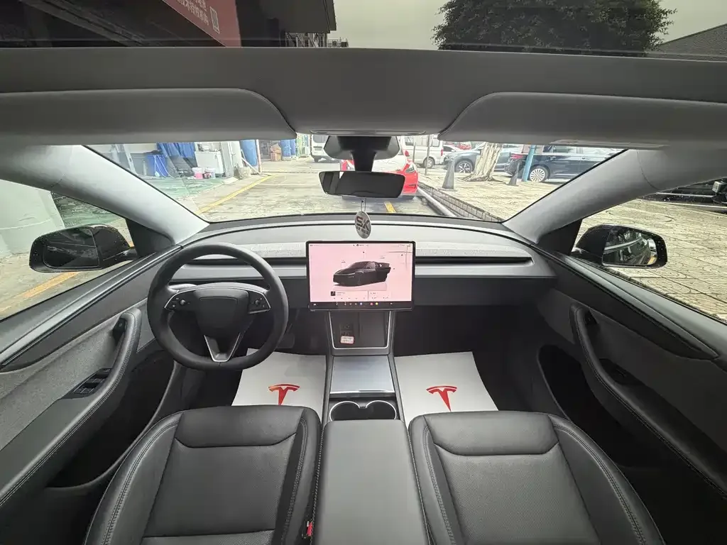 Tesla Model Y — фото 10