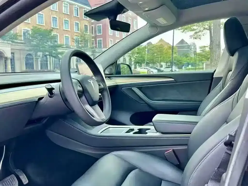 Tesla Model Y — фото 4