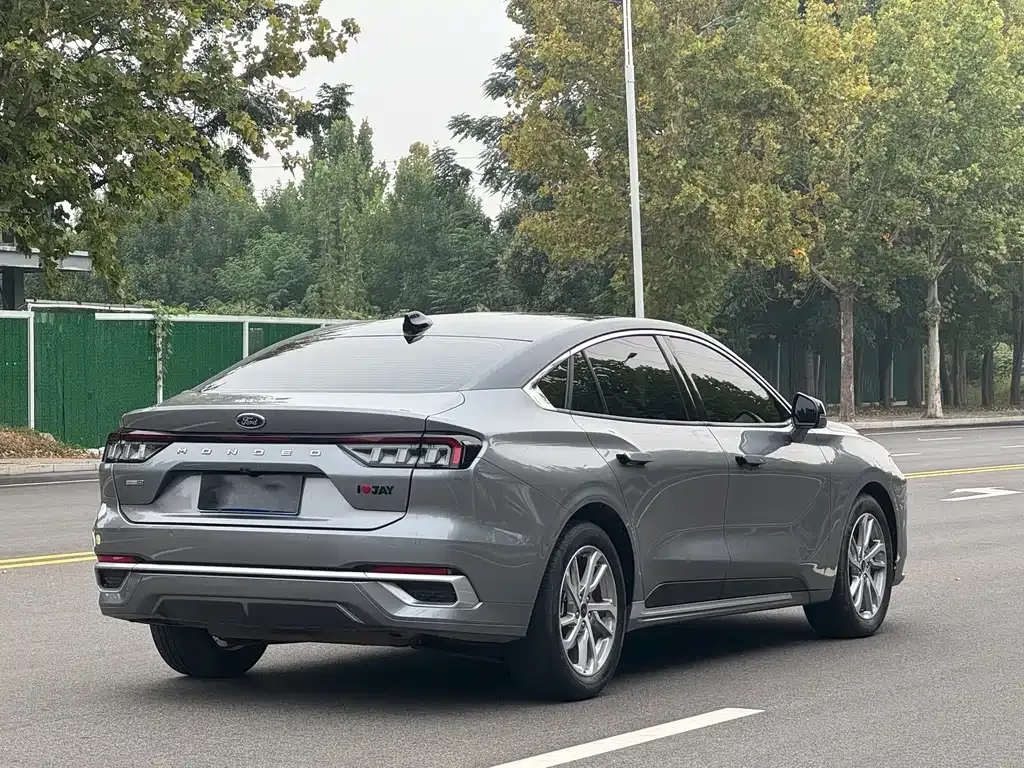 Ford Mondeo — фото 10