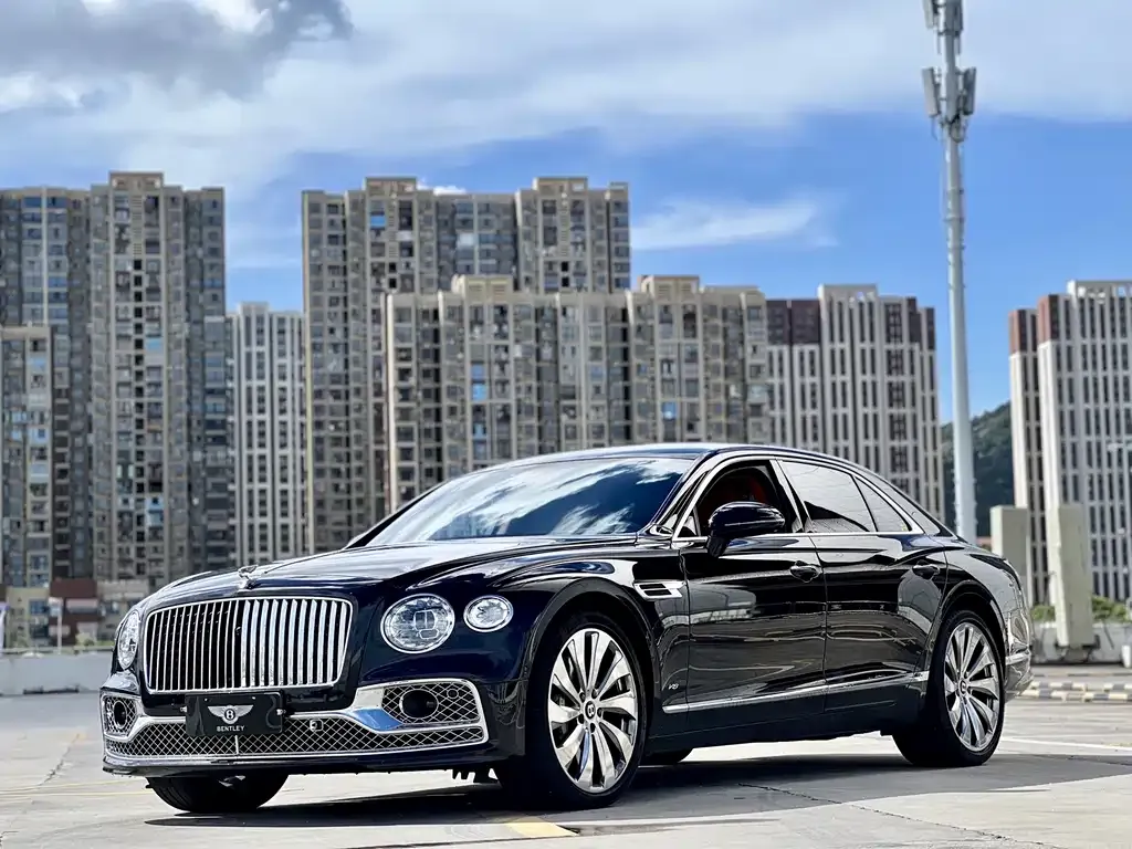 Bentley Flying Spur — фото 1