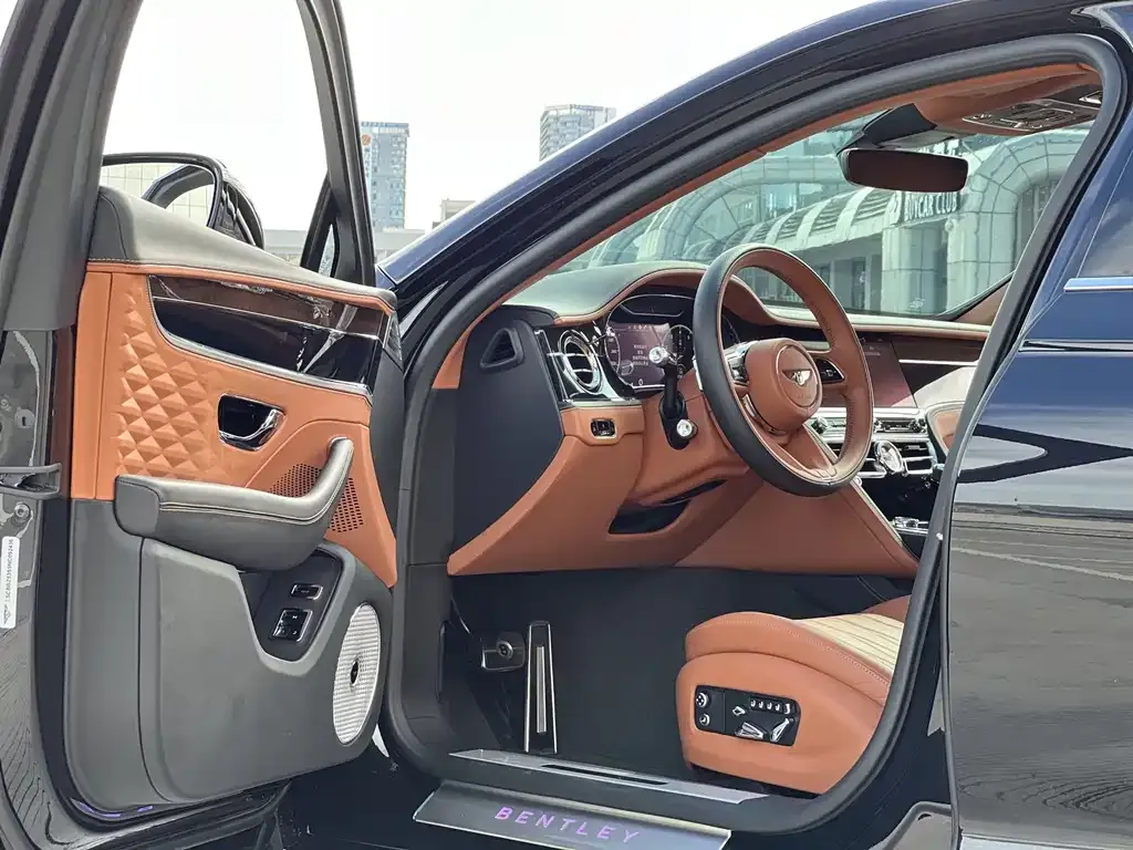 Bentley Flying Spur — фото 2