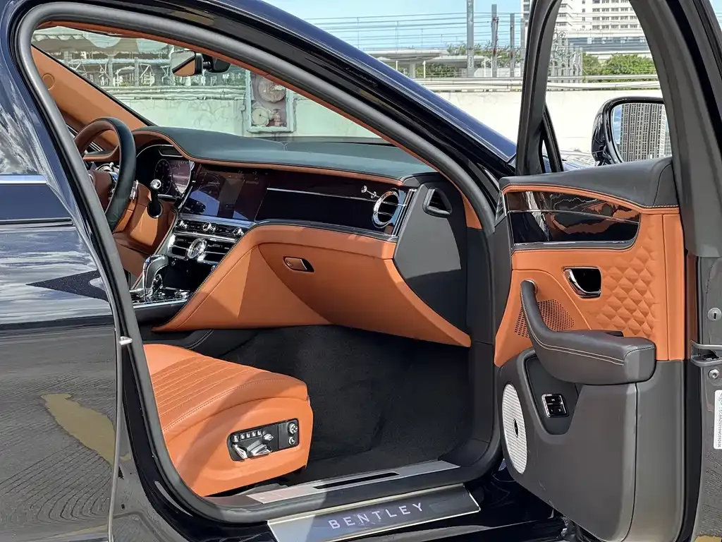 Bentley Flying Spur — фото 10