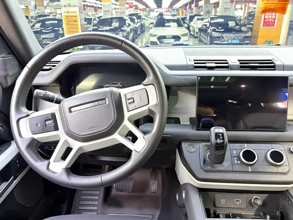 Land Rover Defender — фото 10