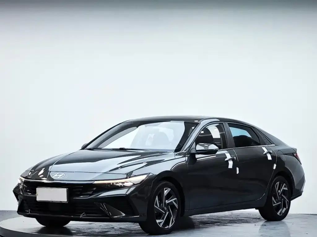 Hyundai Elantra — фото 1