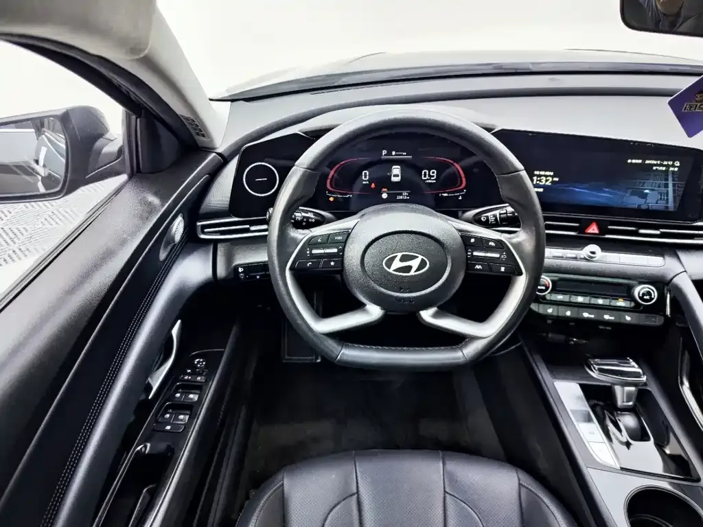 Hyundai Elantra — фото 8