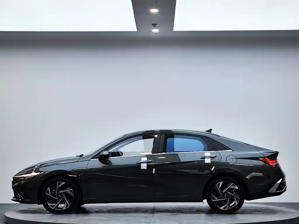 Hyundai Elantra — фото 3