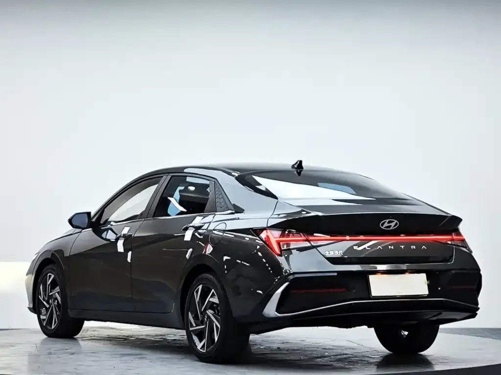 Hyundai Elantra — фото 4