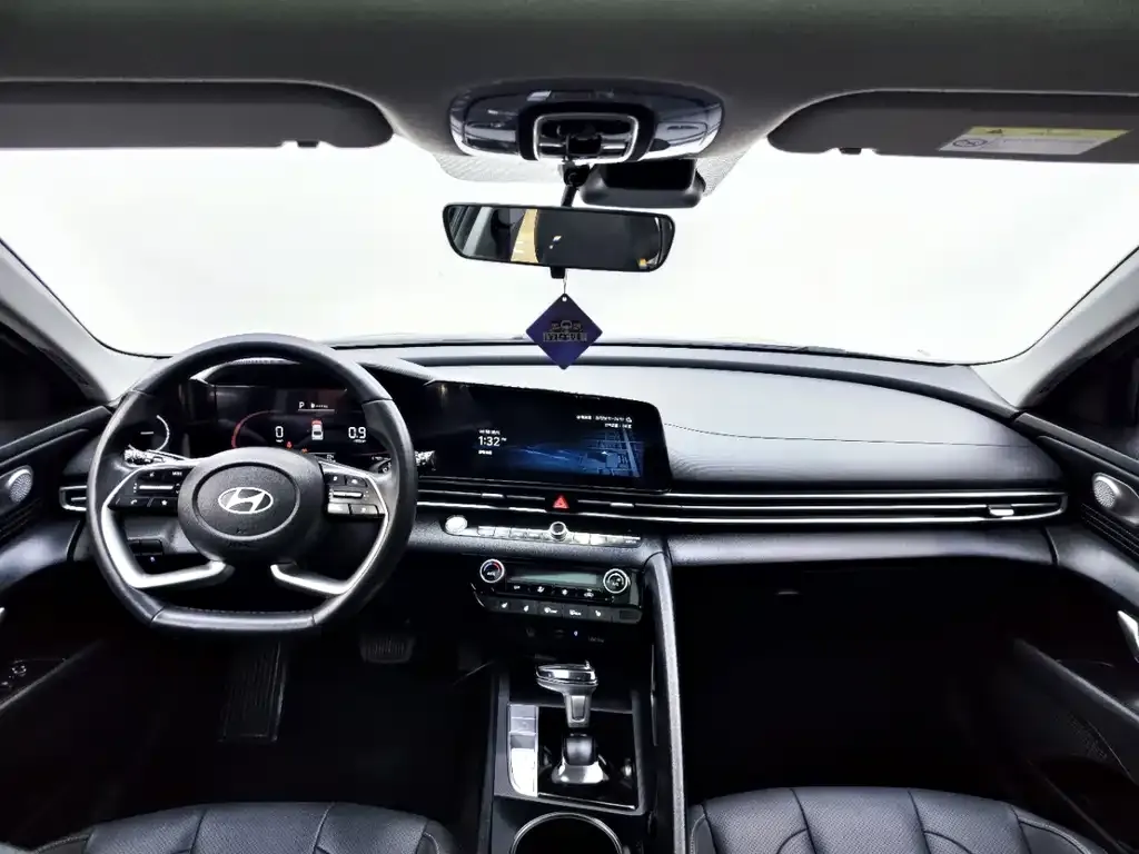 Hyundai Elantra — фото 9