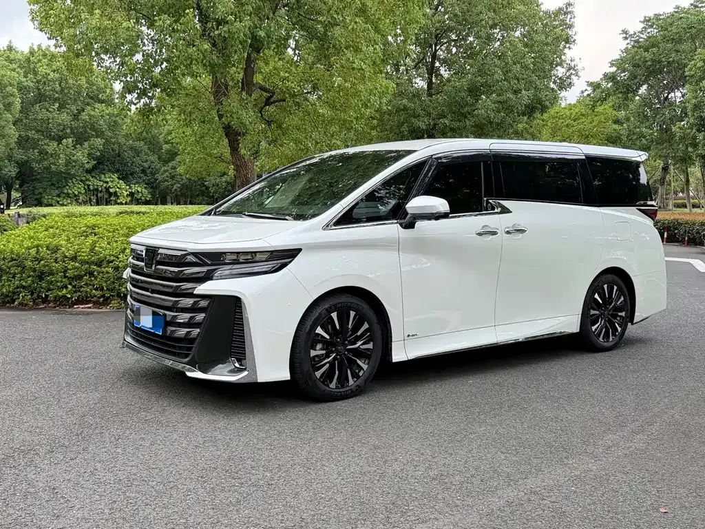 Toyota Vellfire — фото 1