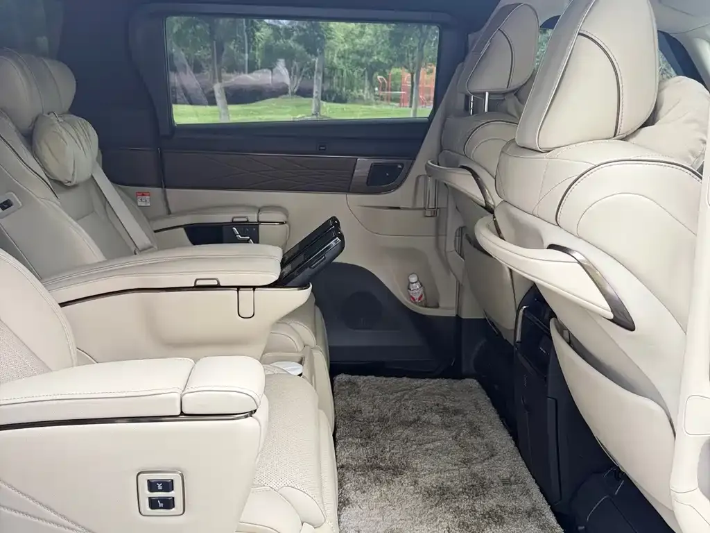 Toyota Vellfire — фото 10