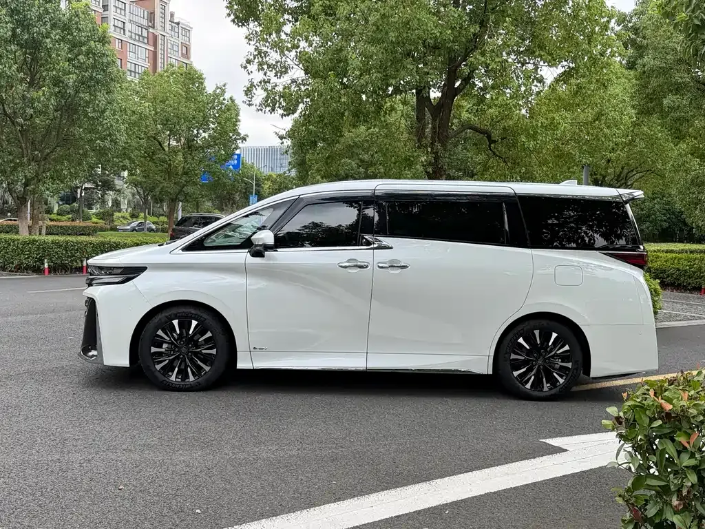 Toyota Vellfire — фото 7