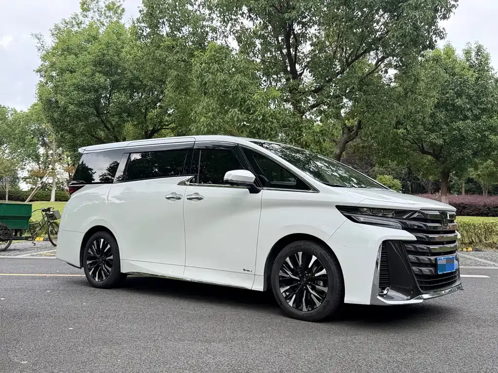 Toyota Vellfire — фото 8
