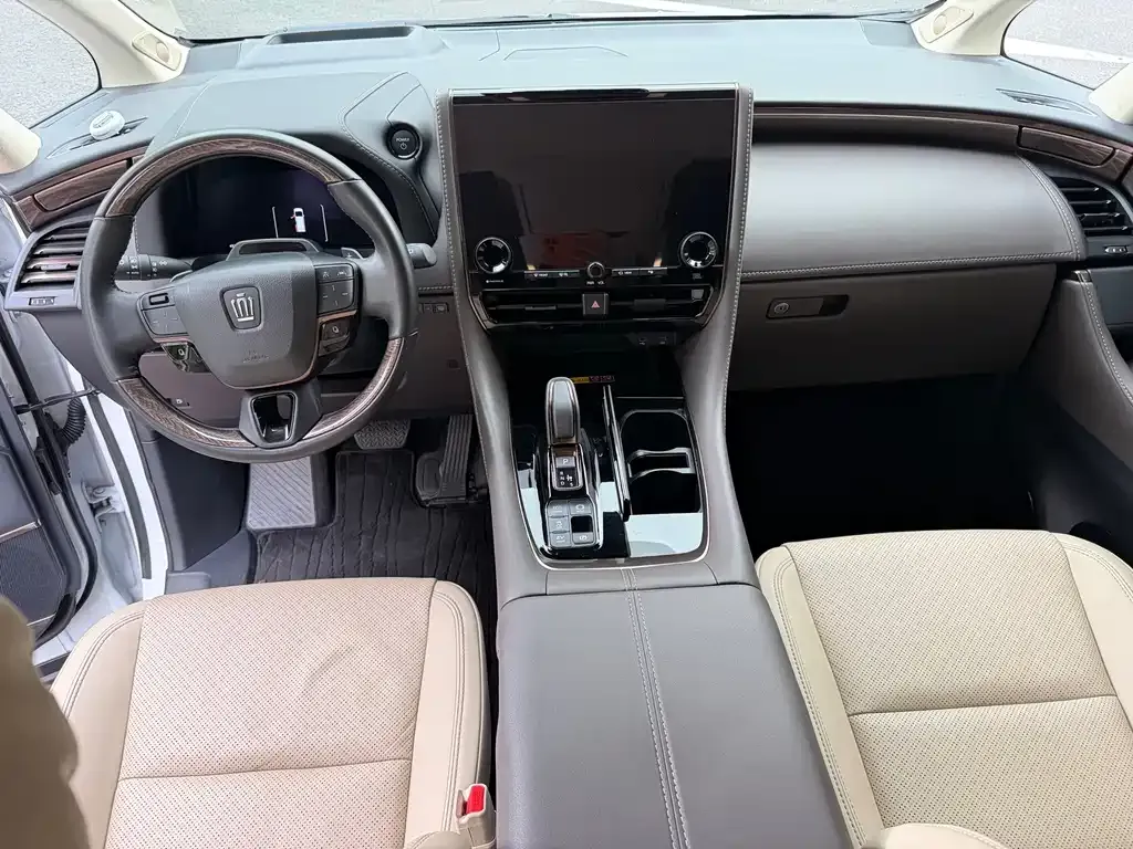 Toyota Vellfire — фото 2