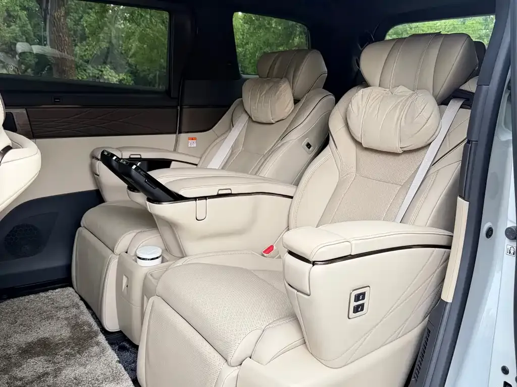 Toyota Vellfire — фото 3