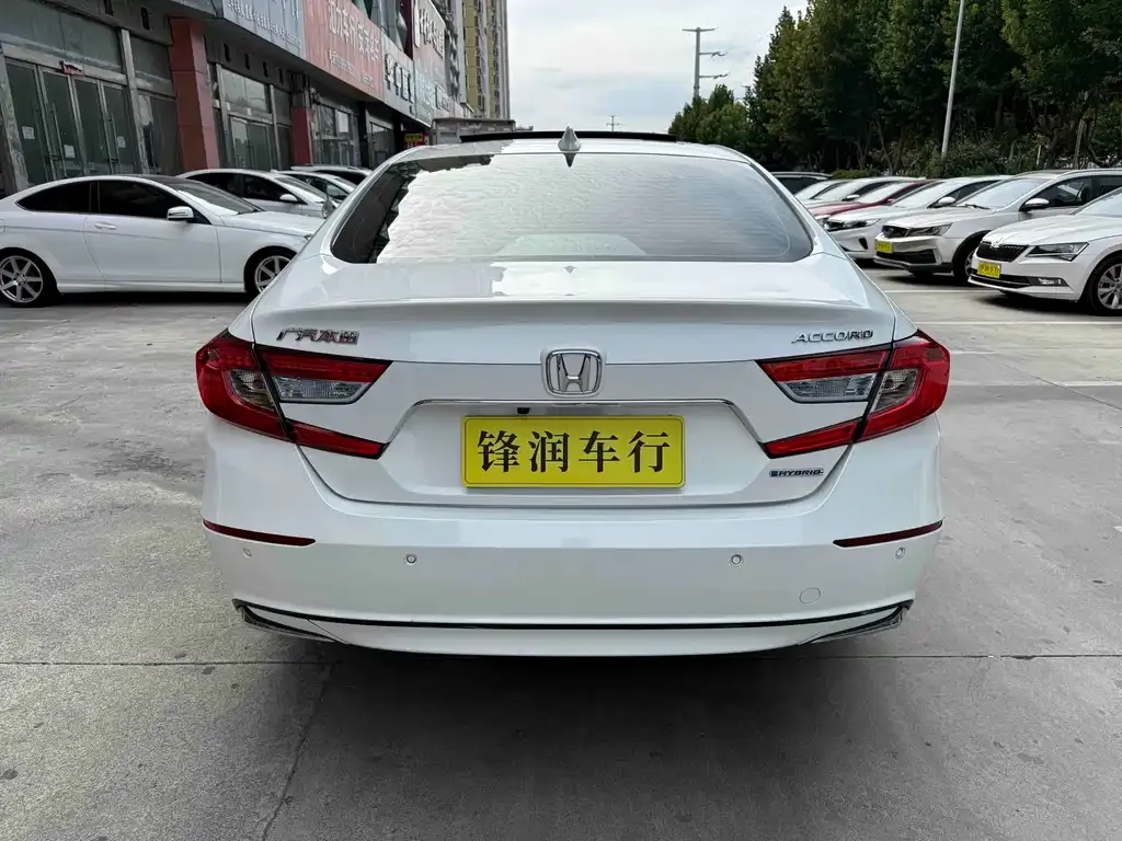 Honda Accord — фото 10