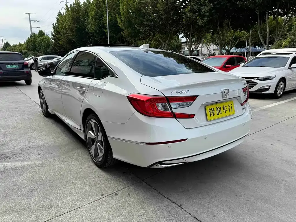 Honda Accord — фото 7