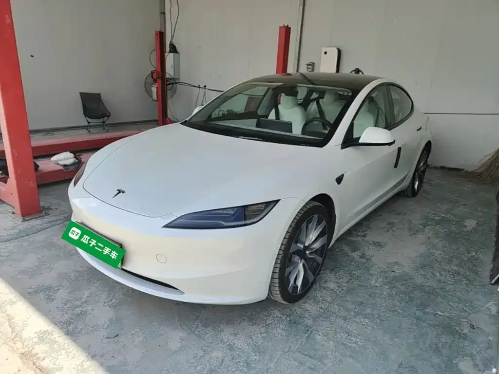 Tesla Model 3 — фото 1