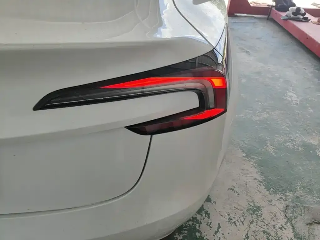 Tesla Model 3 — фото 3