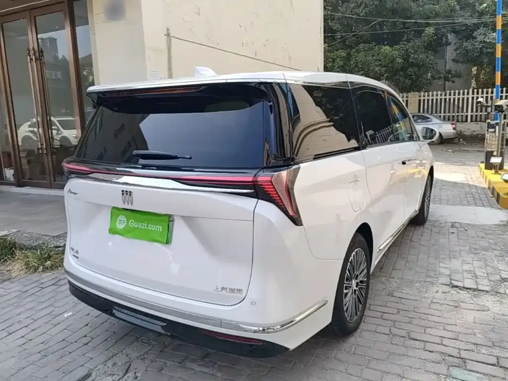 Buick GL8 Hybrid — фото 2