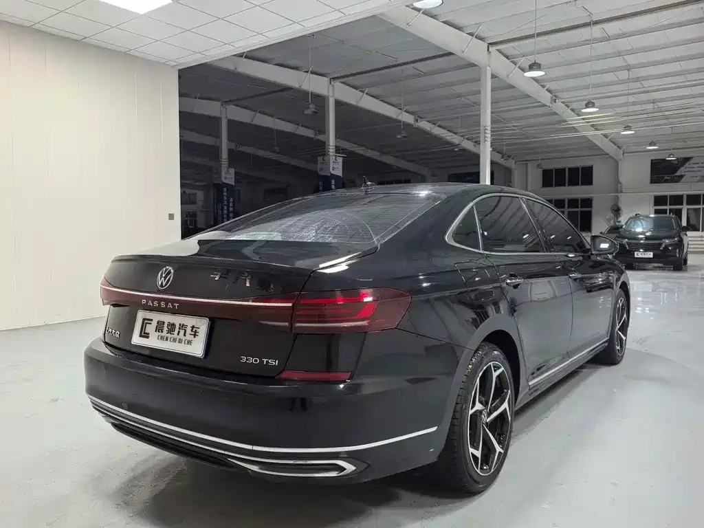 Volkswagen Passat — фото 10
