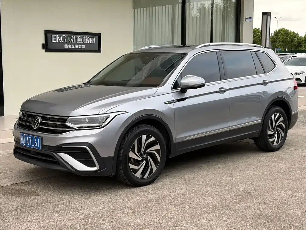 Volkswagen Tiguan L — фото 1