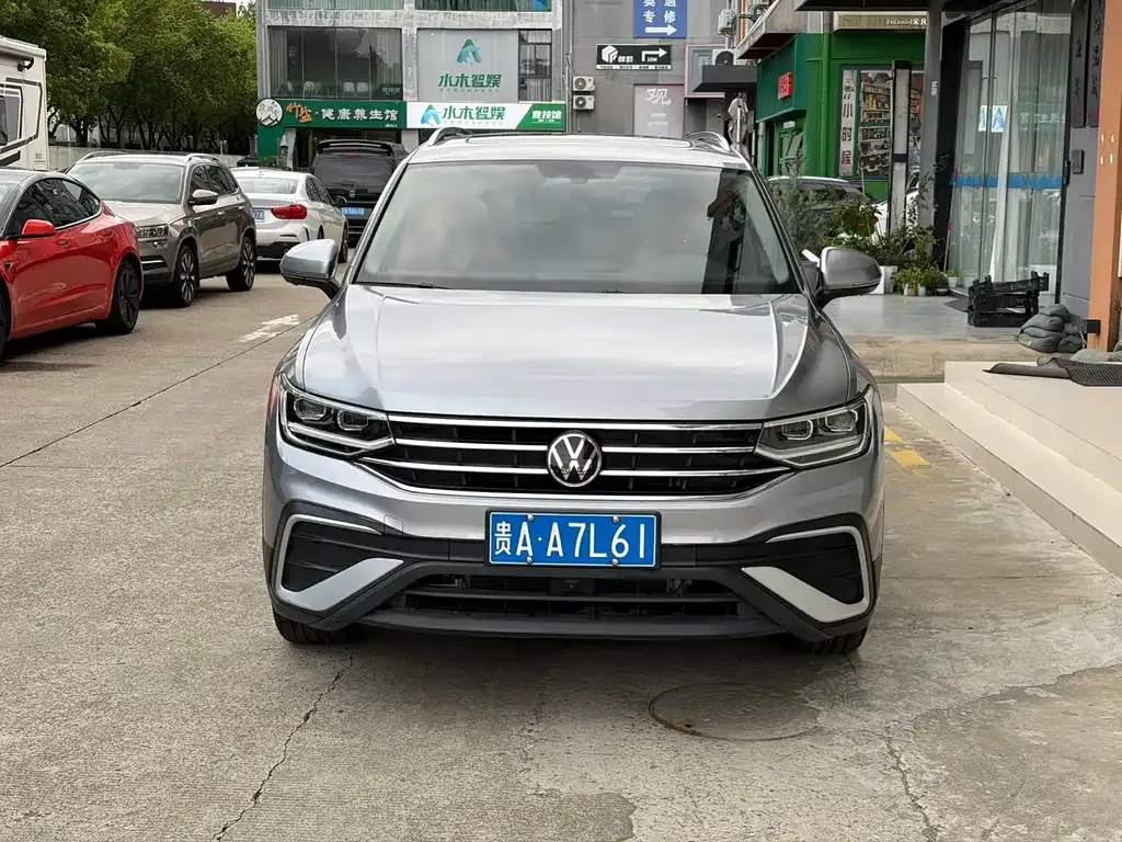 Volkswagen Tiguan L — фото 6