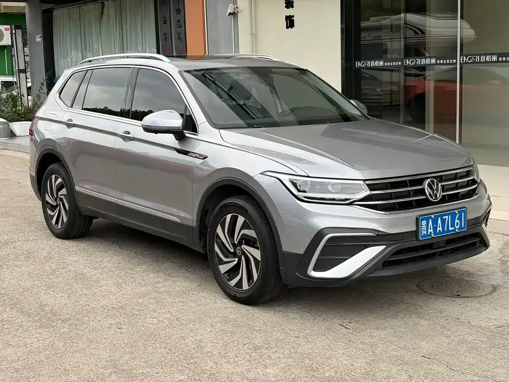 Volkswagen Tiguan L — фото 3