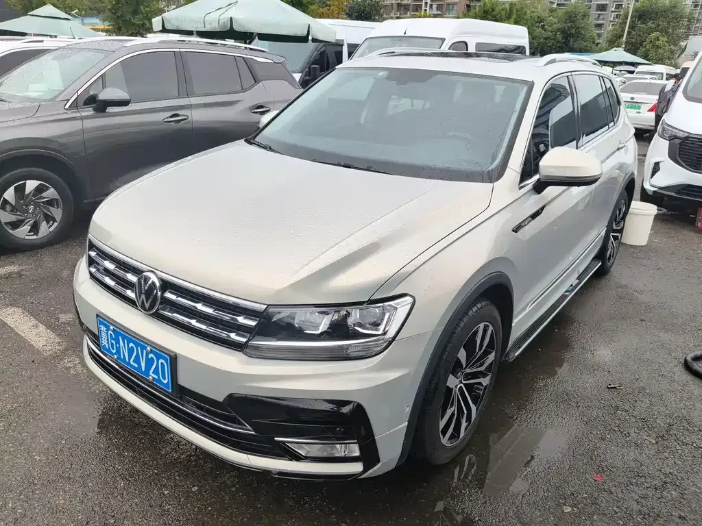 Volkswagen Tiguan L — фото 1
