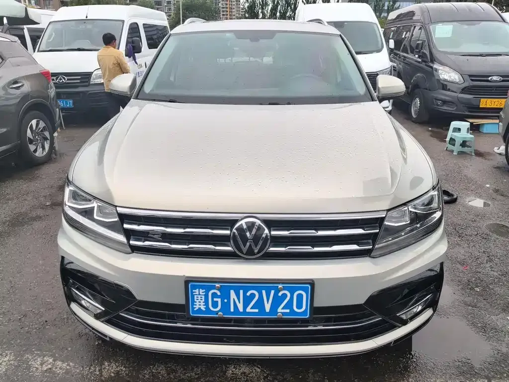 Volkswagen Tiguan L — фото 6