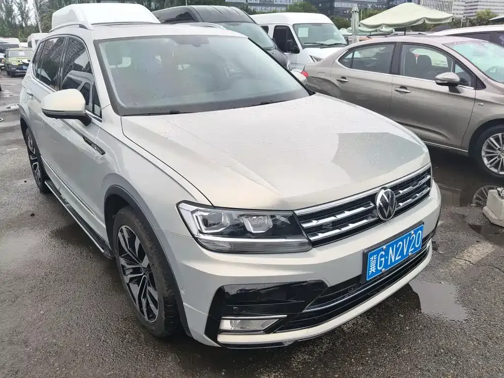 Volkswagen Tiguan L — фото 8