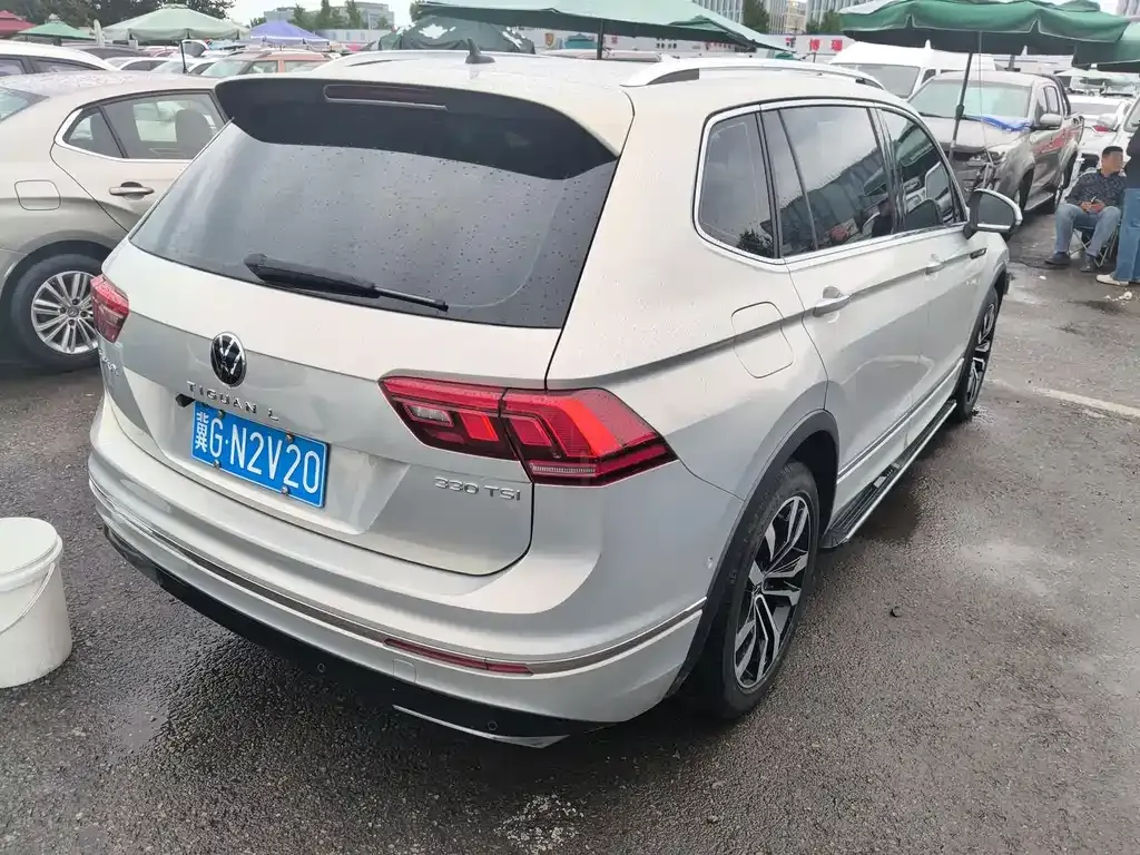 Volkswagen Tiguan L — фото 10