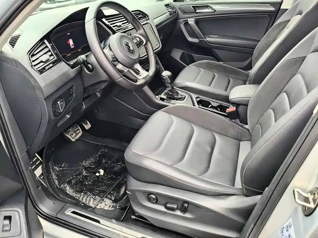 Volkswagen Tiguan L — фото 2