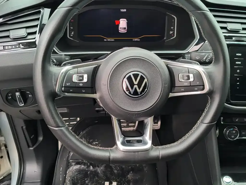 Volkswagen Tiguan L — фото 4