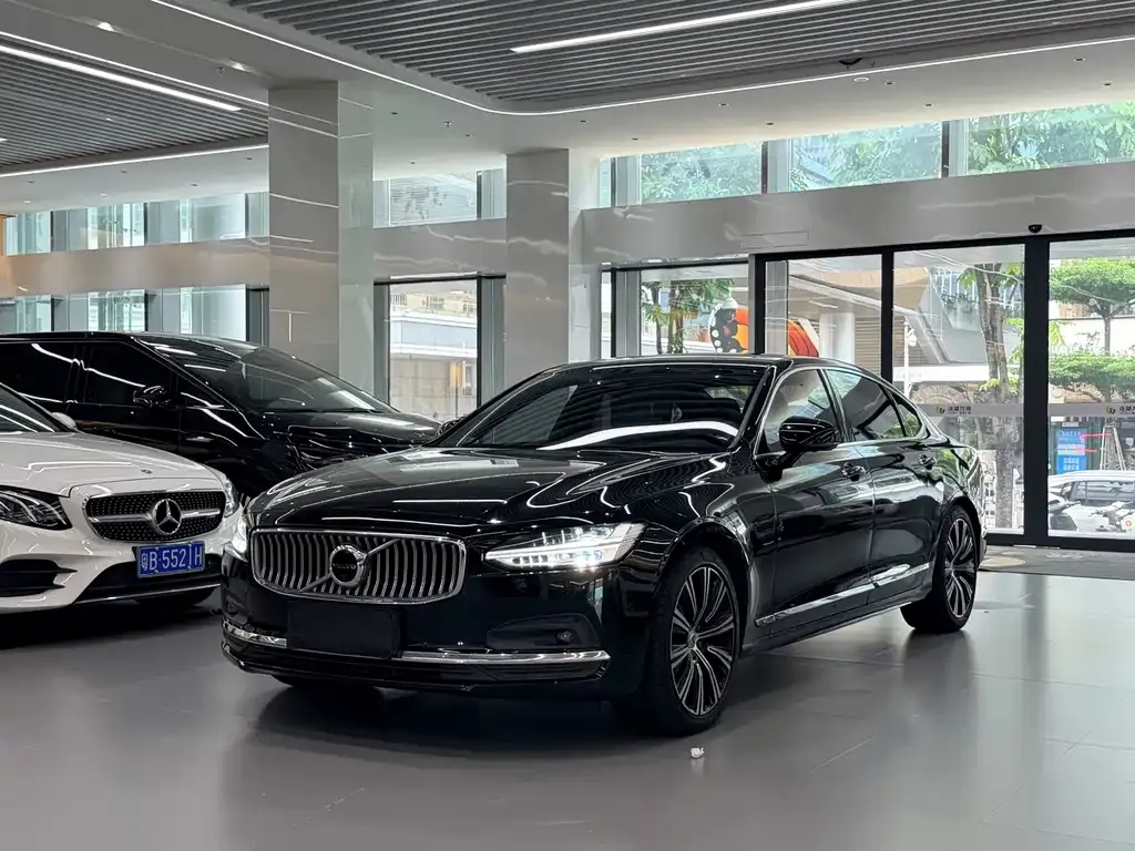 Volvo S90 — фото 1